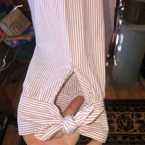 NO COMMENT SIZE SMALL RED AND WHITE PINSTRIPED ON/OFF SHOULDERS WITH 3/4 SLEEVE - Picture 3 of 5